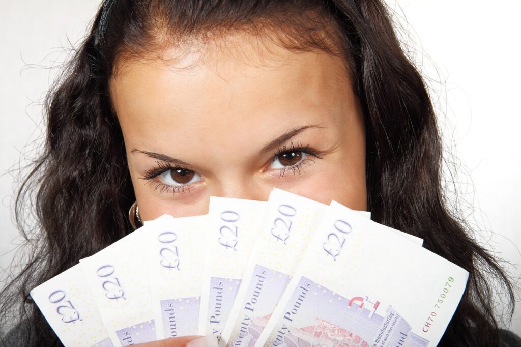 banknote, business, cash, currency, eyes, fan, finance, girl, head, holding, money, paper, spend, woman, young, cash, money, money, money, money, money, spend, spend, spend, gérer son argent